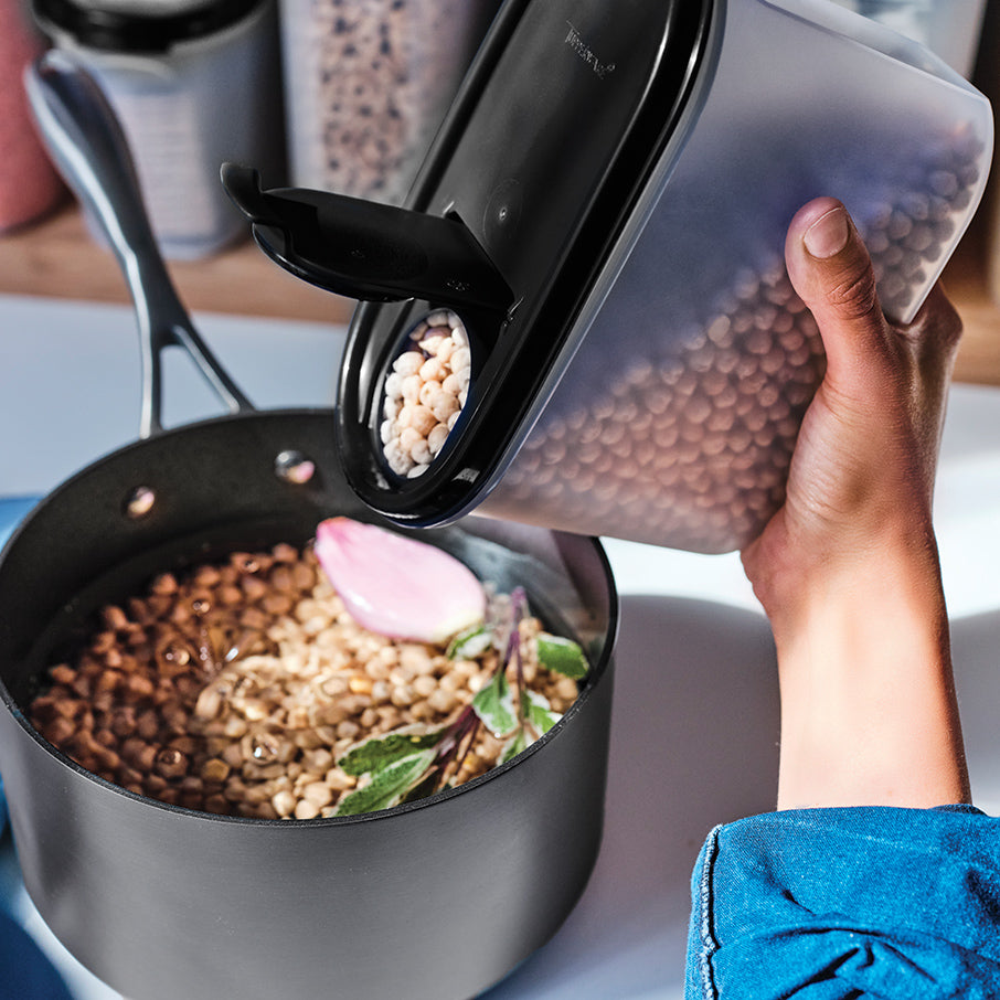 boîte de conservation tupperware modular mates ovale couvercle verseur conservation des aliments noir de jais